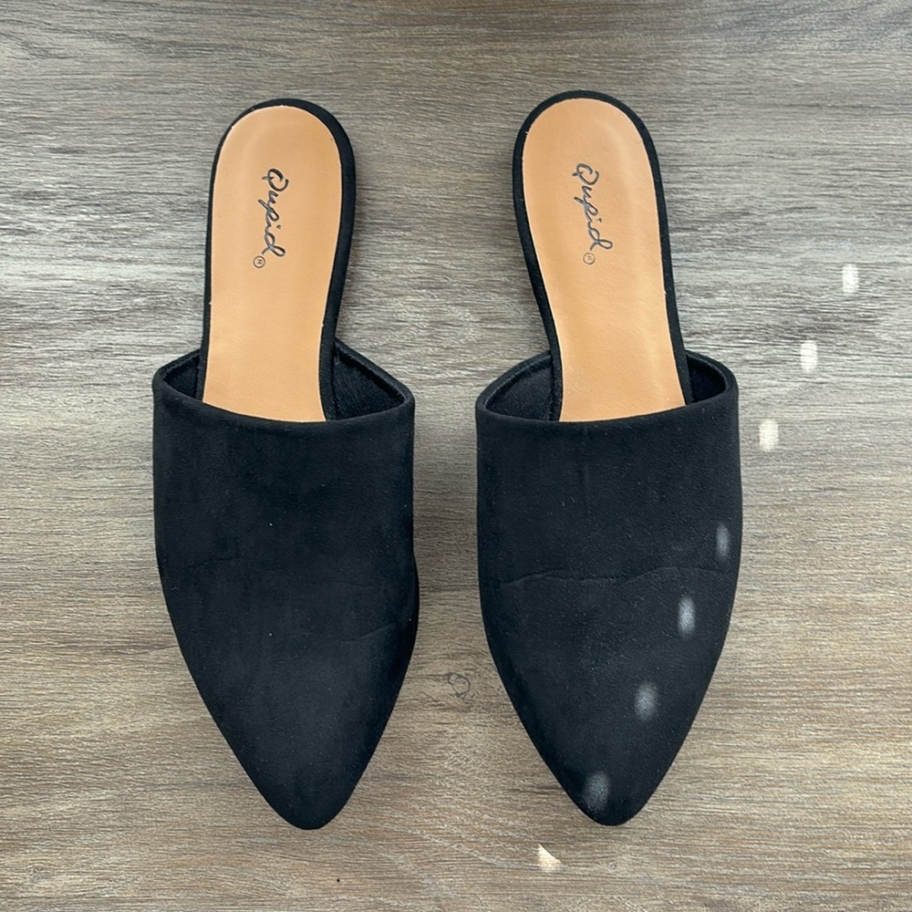 QUPID BLACK MULE SLIP ON BACKLESS FLATS SIZE US8 NEVER BEEN WORN